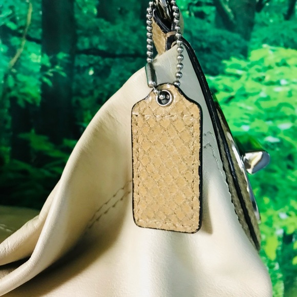 Coach cream leather purse. - Picture 6 of 16